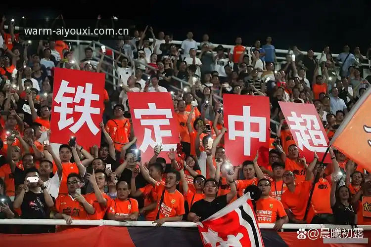 106次出场，3粒进球，8次助攻，10张黄牌，外加一座意大利杯——这是法比奥-米雷蒂在尤文图斯留下的全部数据。但真正让佛罗伦萨体育总监帕拉蒂奇坐不住的，是那个更扎眼的数字：税后年薪100万欧元，全队最低薪的非门将球员。这就像你在一家顶尖互联网公司干了五年，代码写得比谁都多，结果发现自己的期权比新来的实习生还少——换谁都得琢磨琢磨是不是该跳槽了。